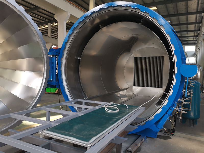 Large composite autoclave